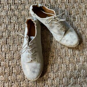 NWOT Fred Segal Feet lace-up espadrilles in beige suede with silver brushstrokes